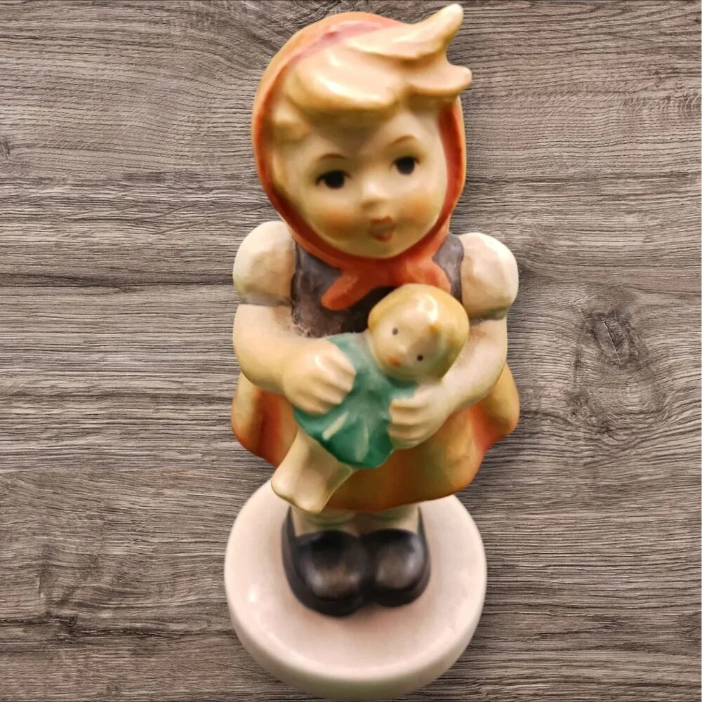 Vintage Hummel Goebel Figurine 
